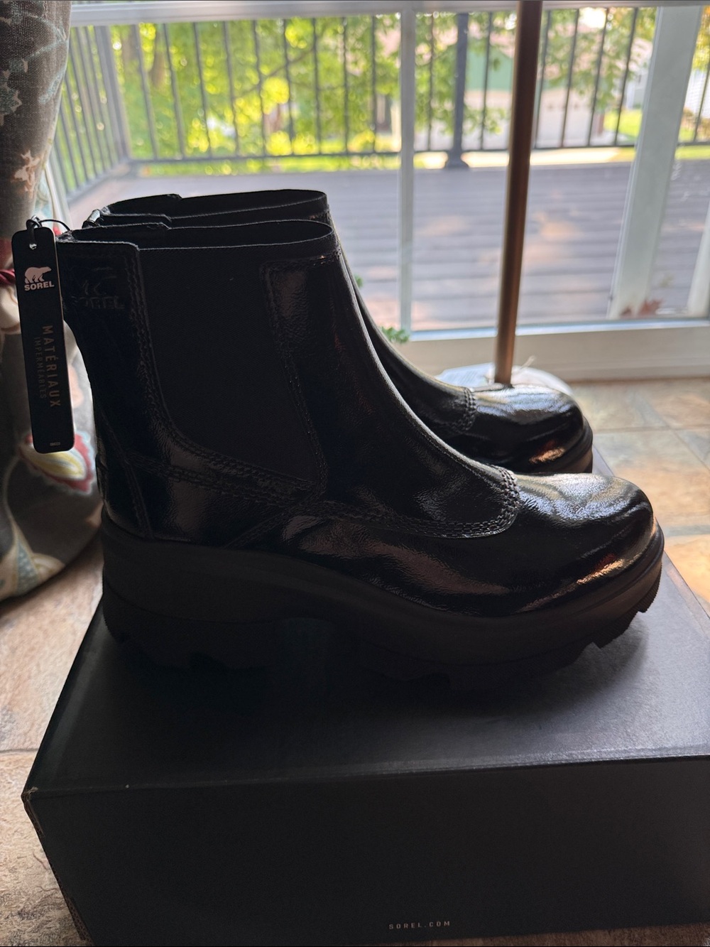 Sorel Black Patent Platform Boots for Women Joan FRWD Chelsea - Picture 2 of 7